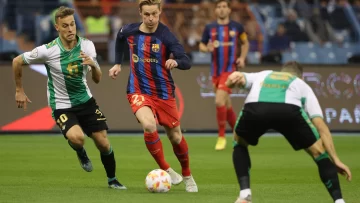 Un Barcelona irregular logra avanzar a la final de la Supercopa de España