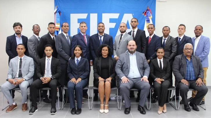 Cifra récord de árbitros dominicanos reciben gafete FIFA