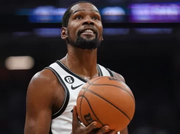 Alerta en Brooklyn: Kevin Durant sale lesionado en partido ante Miami