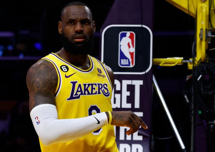 Clippers fue superior a Lakers con todo y el partidazo de LeBron James