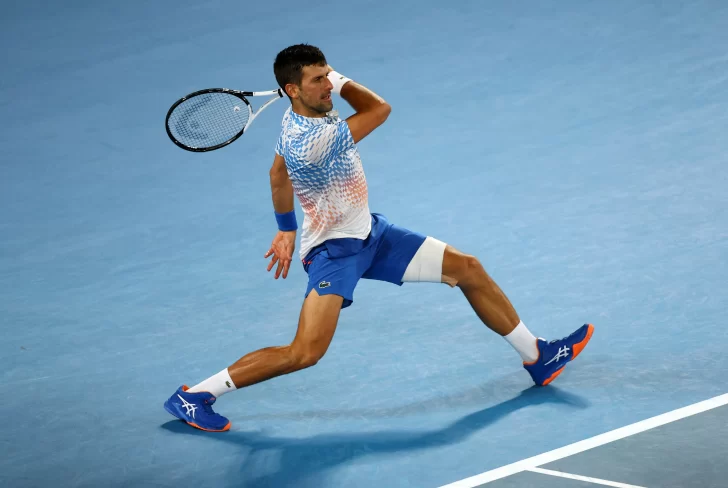 Djokovic sin rastros de lesión avanza a cuartos de final