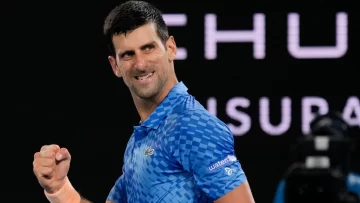 Tras el escándalo Djokovic regresó a Australia por todo lo alto